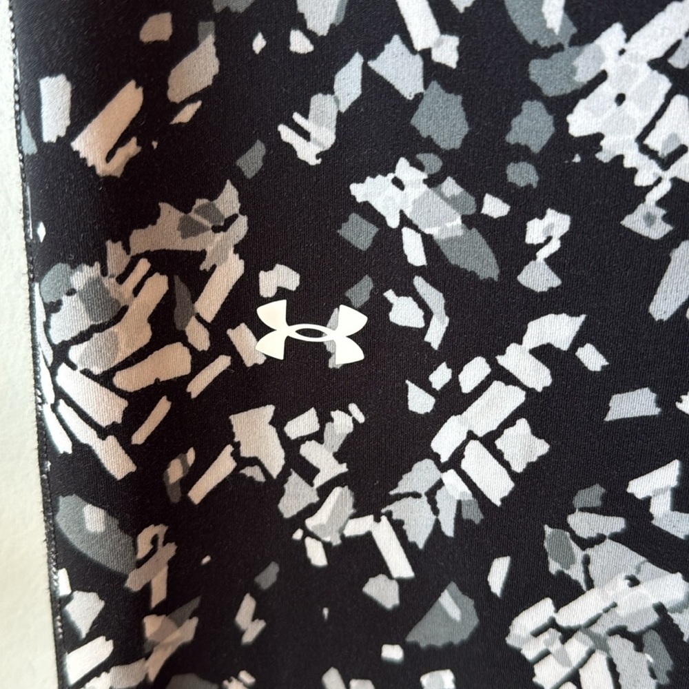 Under Armour Girls Cropped Black and White Leggings - Picture 4 of 8